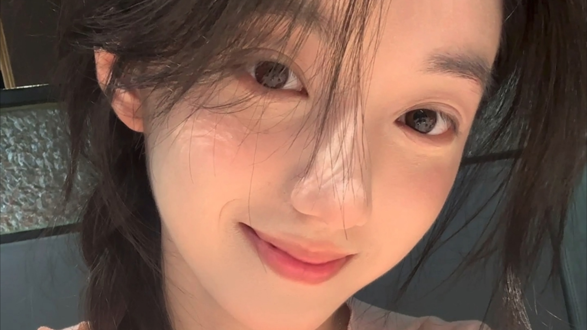 【活力中国调研行】“刚柔并济”的碳纤维：女士单手“提车”显示硬核科技